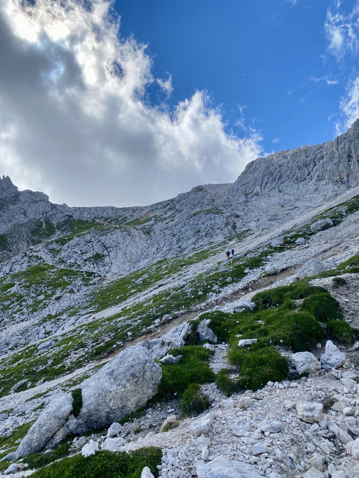 Blick vom Konjsko-Sattel zum Dom Planika