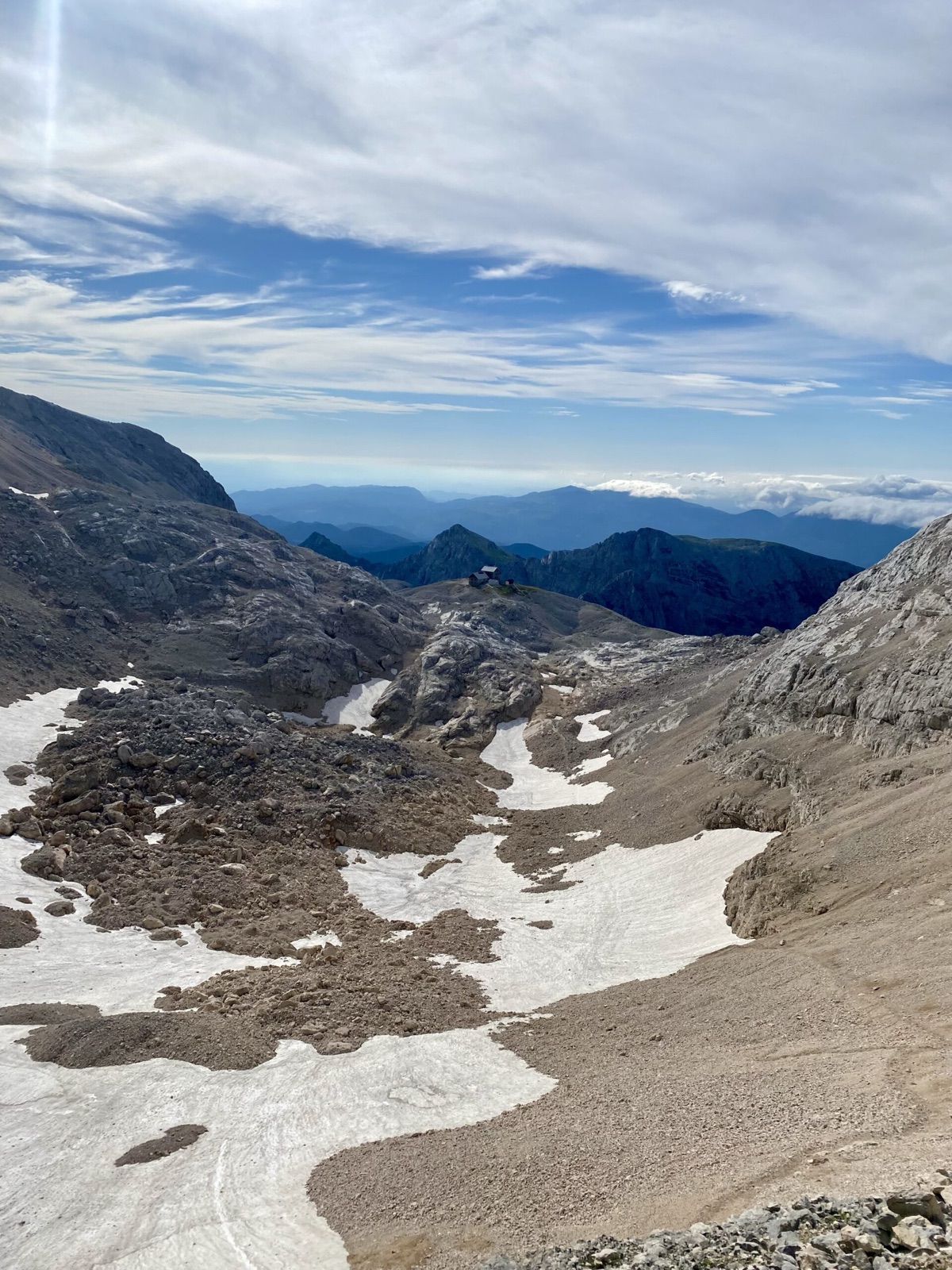 Blick vom Steig zur Hütte